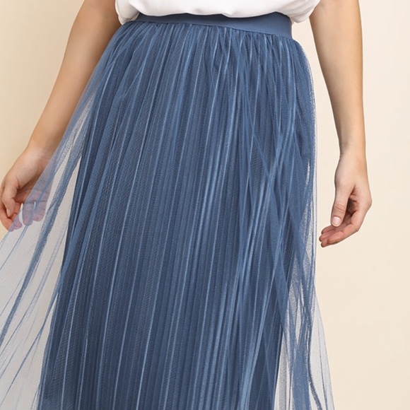 Velvet and tulle layered skirt - Picture 3 of 4